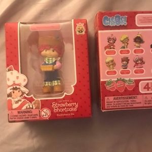 LOT OF 4 STRAWBERRY SHORT CAKE AND FRIENDS